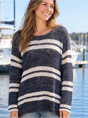 G.H. Bass & Co. Navy and Cream Striped Crew Neck Sweater Size L